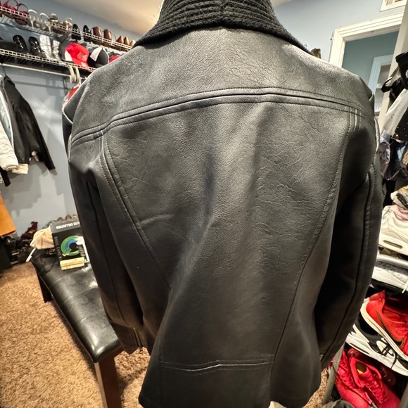 Leather jacket with built in knit scarf - Picture 5 of 5